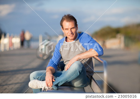 Pensive man portrait Pensive man portrait 23005016