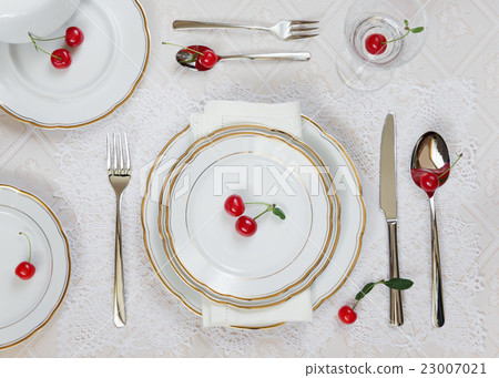 Festive table setting 23007021