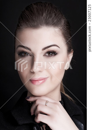 Emotional portrait of a young beautiful girl  23007125