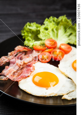 Traditional breakfast on a plate 23007436