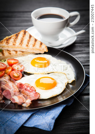 Traditional breakfast on a plate 23007445