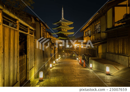 Yasaka塔在晚上1 Yasaka塔在晚上1 23007659