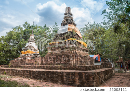 An old temple in Saraburi, Wat Takhae, Thailand 23008111