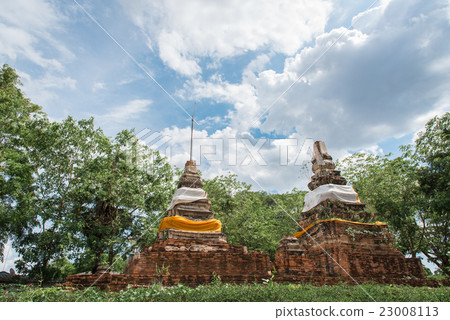 An old temple in Saraburi, Wat Takhae, Thailand 23008113