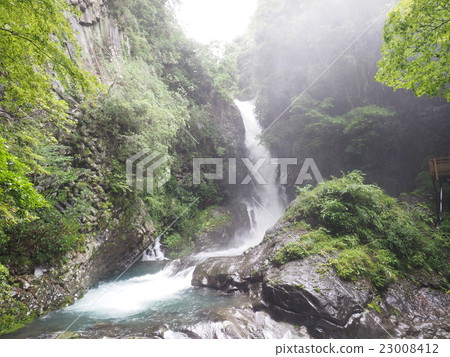 Waterfall called Kashitaki in the Kawazu River in Shizuoka Prefecture where bare rocks are impressive Waterfall called Kashitaki in the Kawazu River in Shizuoka Prefecture where bare rocks are impressive 23008412