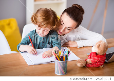 Mother and child drawing while sitting Mother and child drawing while sitting 23010201