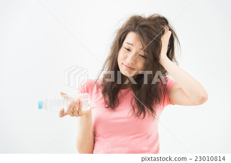 宿醉的女人 23010814