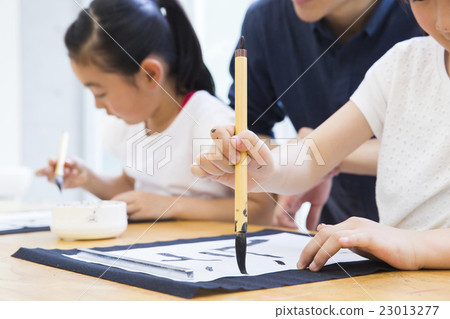 Elementary school girls calligraphy Elementary school girls calligraphy 23013277