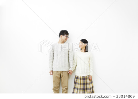 連接手的夫婦白色後面 23014809