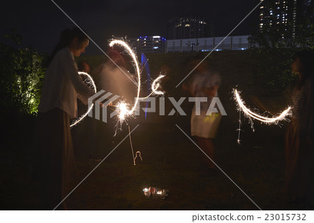Men and women making fireworks 23015732