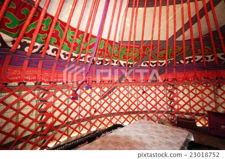 烏魯塔內 23018752