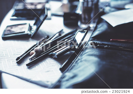 Various makeup products, noise Various makeup products, noise 23021924