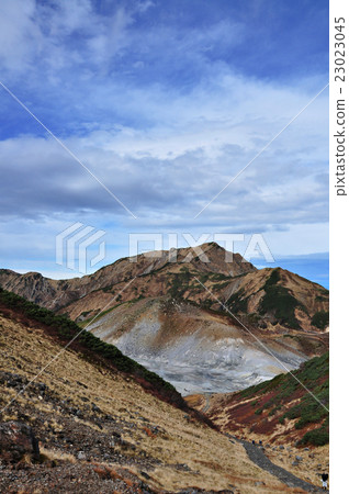 Tateyama in autumn Mt. Dainichidake and Murodo 23023045