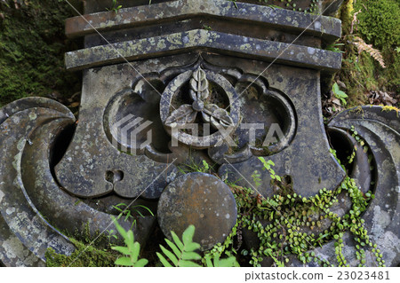 Shikoku Shrine Platform No. 31 Buddhist temple "Mt. Wakayama Takebayashiji" Daishodo, embedded in the bank on the right side, Tosa Kashiwa family crested dawn Shikoku Shrine Platform No. 31 Buddhist temple "Mt. Wakayama Takebayashiji" Daishodo, embedded in the bank on the right side, Tosa Kashiwa family crested dawn 23023481