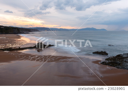 Twilight ocean coast view. 23028901