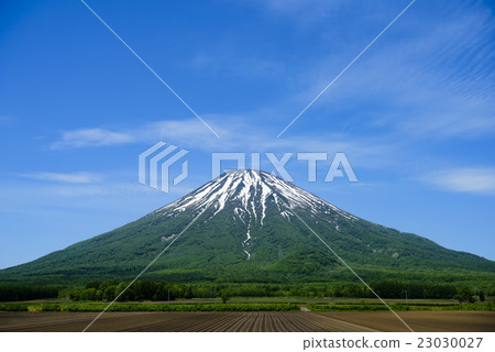 Mt. Yotei and fields 23030027