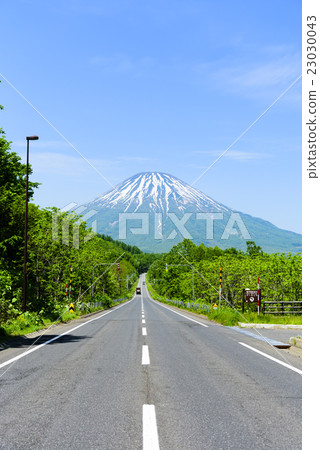 Mt. Yotei and Honjo 23030043