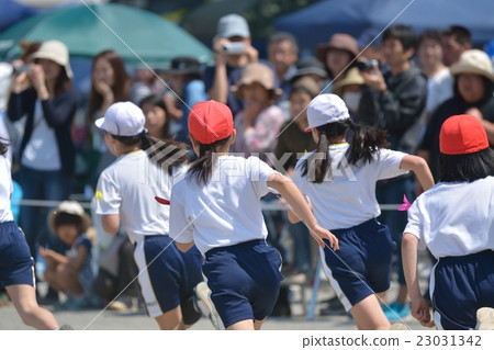 Elementary school sports festival race 23031342