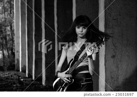 Girl with guitar 23031697