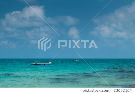 sea and sky are beautiful 23032104