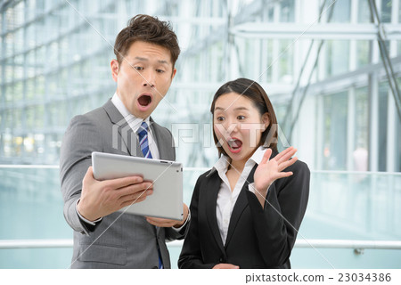 Men and women in business suit in a skyscraper Men and women in business suit in a skyscraper 23034386
