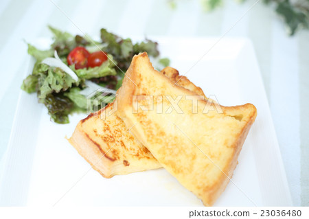 French toast and salad 23036480