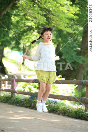 小學女孩跳繩 小學女孩跳繩 23036548