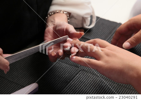 一個照顧指甲的女人 一個照顧指甲的女人 23040291