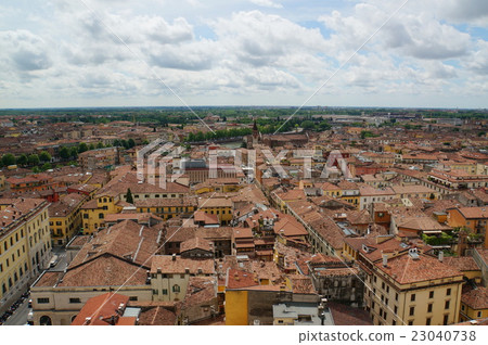 維羅納的街道從Lamberti塔看見 23040738