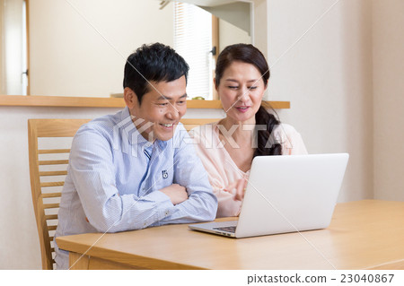 Male and female enjoyment with PC _ smile Male and female enjoyment with PC _ smile 23040867