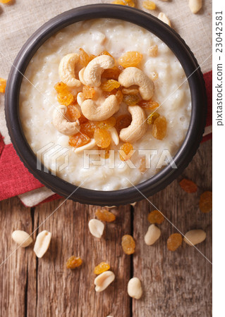 Indian kheer rice pudding with nuts and raisins 23042581
