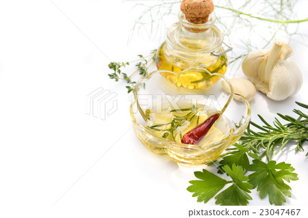 橄欖油和草藥 23047467