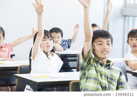 Elementary school student Elementary school student 23048312