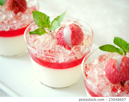 Lychee's panna cotta 23048607