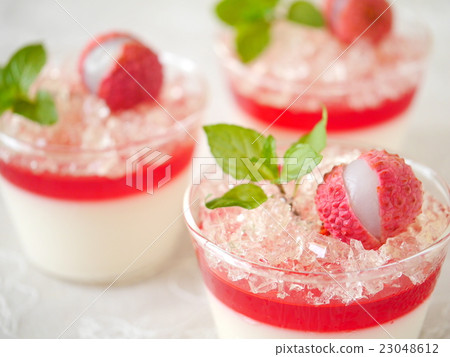 荔枝的布丁亞麻背景（水平位置向上） 23048612