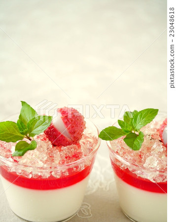 Lychee's panna cotta linen background (upper space) 23048618