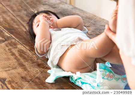 Diaper change (baby care) 23049989