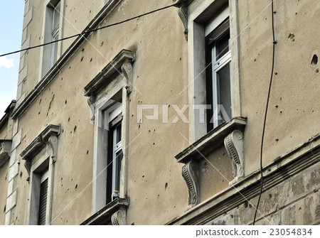 在波斯尼亞 - 莫斯塔爾市建造槍支住所 在波斯尼亞 - 莫斯塔爾市建造槍支住所 23054834