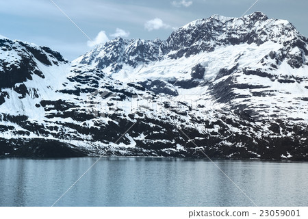 Mountain range in Glacier Bay National Park Mountain range in Glacier Bay National Park 23059001