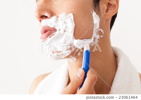 Men shaving beard 23061464