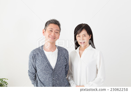 A good couple 23062258