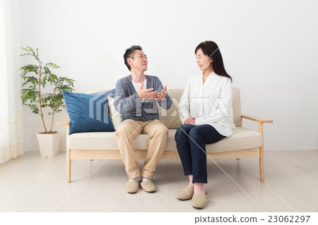 A good couple 23062297