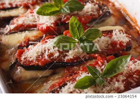Italian cuisine 23064154
