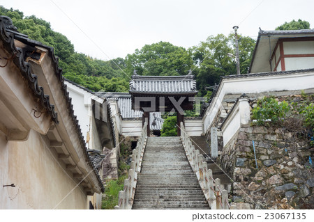 A stone steps leading to the temple (Seishinji Takehara City) A stone steps leading to the temple (Seishinji Takehara City) 23067135