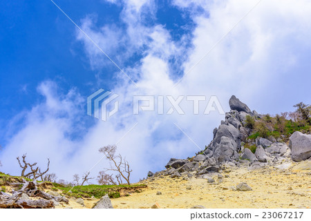 Obelisk and summer clouds 23067217