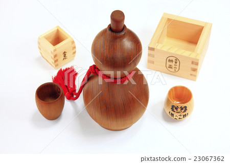 Yakusugi's gourd form type Tokutoshi and Kiso cypress cups 23067362