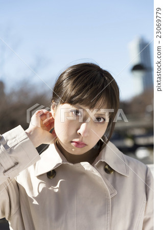 Looking at female facial expressions Gazing camera looking Looking at female facial expressions Gazing camera looking 23069779