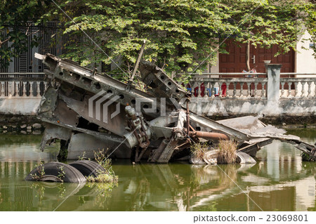 在越南戰爭期間在河內被擊落的美國空軍B52轟炸機的殘骸 23069801