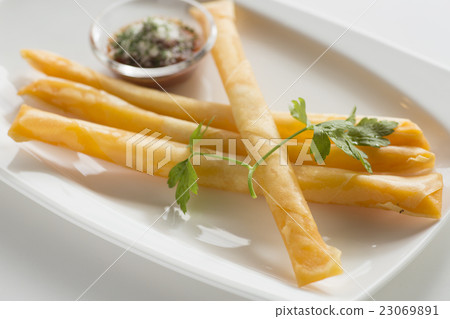 Spring roll  23069891