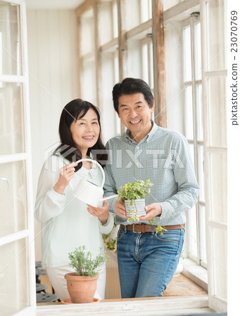 Three generations family image Three generations family image 23070769